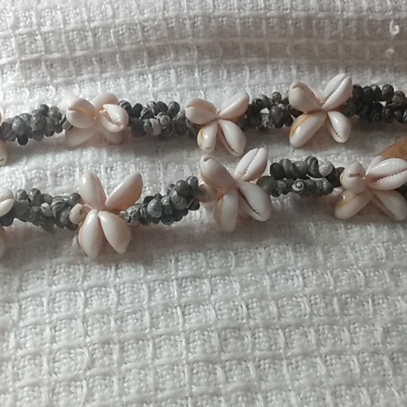 Set of 2 Shell Necklaces Hawaiian Beach Wedding Boho Wearable Seashells - Picture 4 of 5